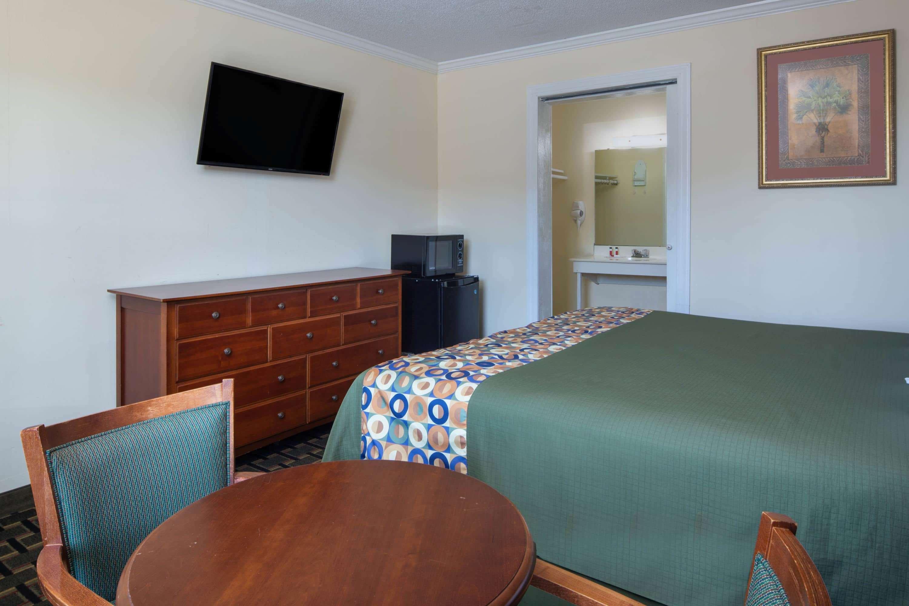 Travelodge By Wyndham Orangeburg Exterior photo
